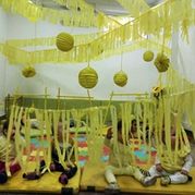 Escola Infantil Apolo 10 decoración de fiesta de color amarillo