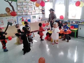 Escola Infantil Apolo 10 bebés en carnaval del centro educativo