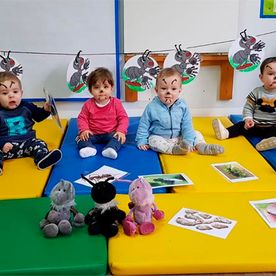 Escola Infantil Apolo 10 niños en colchonetas