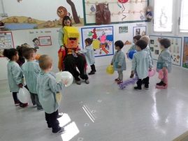 Escola Infantil Apolo 10 niños en carnaval