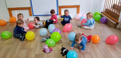 Escola Infantil Apolo 10 niños divirtiéndose 