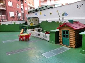 Escola Infantil Apolo 10 patio con juegos infantiles