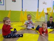 Escola Infantil Apolo 10 bebés sentados