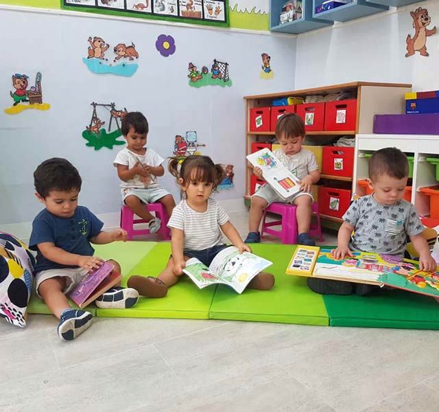 Apolo 10 niños con libros