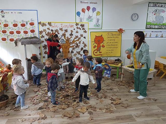 Escola Infantil Apolo 10 niños en fiesta de otoño