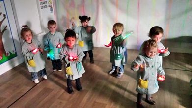 Escola Infantil Apolo 10 niños realizando actividades